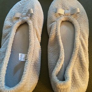 Women’s isotoner washable slippers